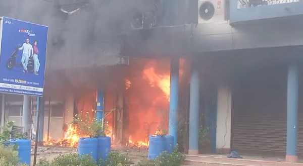 Fire at e-scooter showroom in Bokaro burnt 15-20 e-scooters