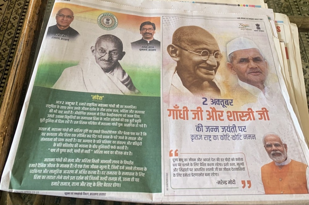October 2: Modi & Soren Govt advertisements’ contrast visible 